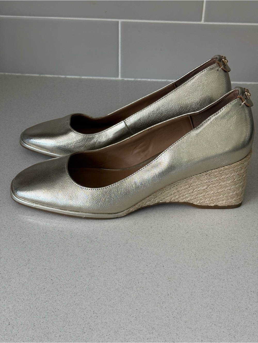 AEROSOLES Aurora Metallic Gold Leather Wedge Pumps Size 9.5